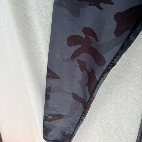 Lululemon Blue Camouflage Pattern Cropped Leggings N P - Picture 4 of 4